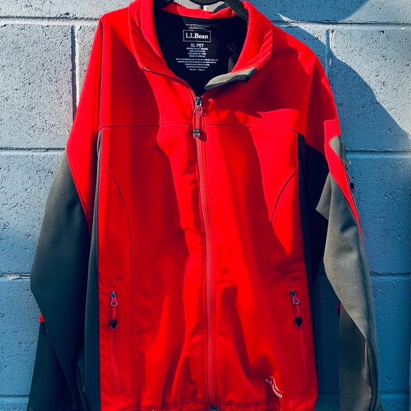 ✨ L.L.Bean Colorblock Softshell Jacket – Red & Gray ✨ - Picture 3 of 6